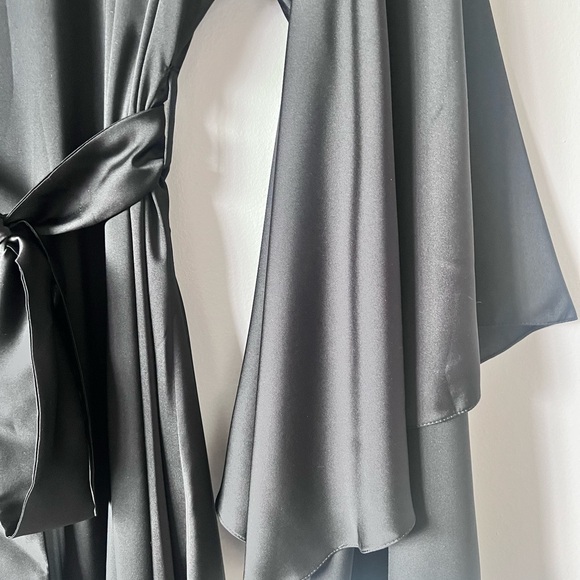 Sophisticated Black Women's Robe - Picture 6 of 8